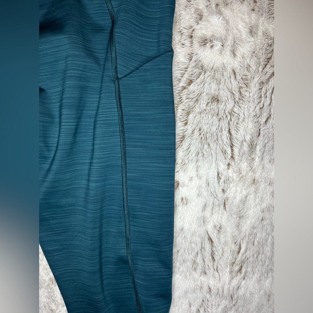 Athleta ULTIMATE STASH 7/8 TIGHT - Picture 3 of 5